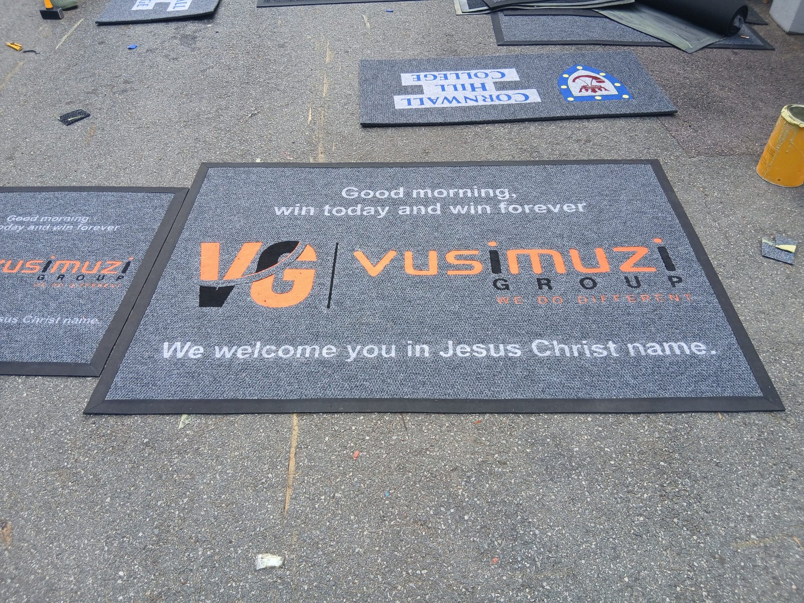 Custom inlaid logo mat made by Avidaze